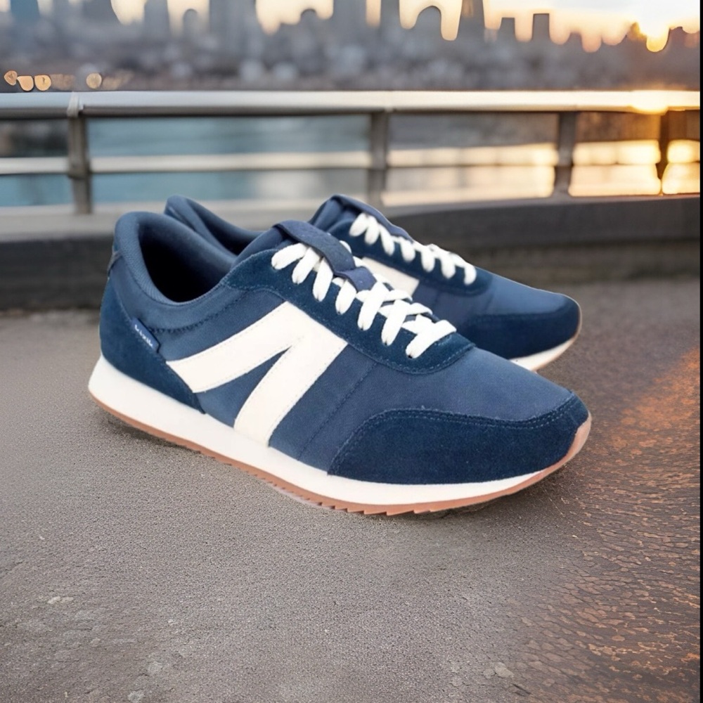 KIZIK Milan Mens Size US 8 Womens US 9.5 Tidepool Blue Suede Gum Sole Sneakers